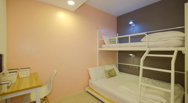 Кровать в общем номере (женский номер) Flyinn Hostel