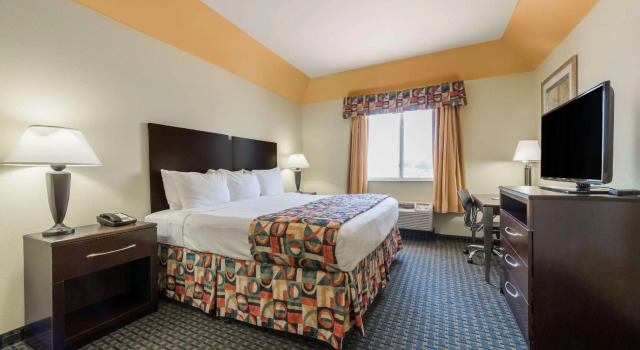 Двухместный номер Standard Days Inn & Suites by Wyndham Cleburne TX