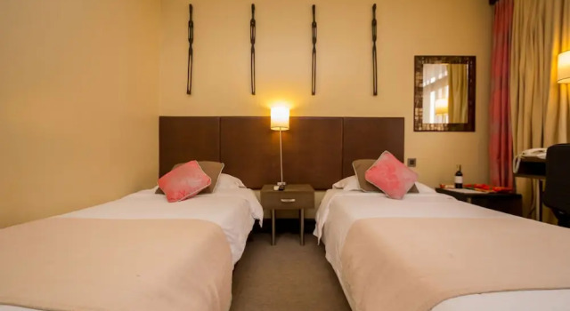 Полулюкс Muthu Silver Springs Hotel