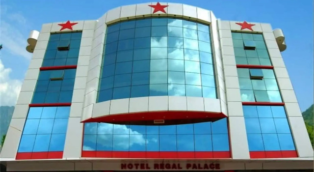 Hotel Regal Palace, Забронировать Отель Сринагар Jammu & Kashmir Ski, рядом с Lal Chowk Ghantaghar