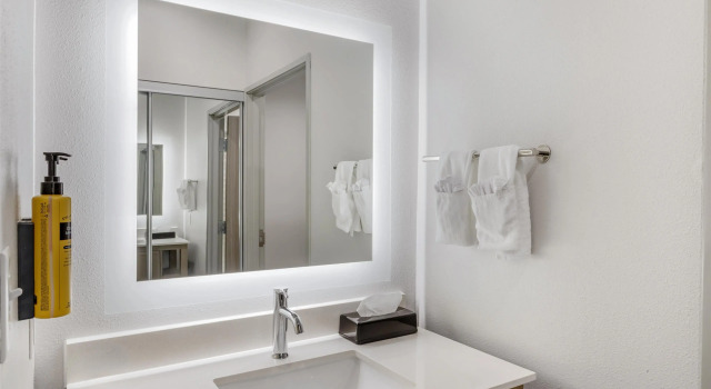 Четырёхместный номер Standard Best Western Plus Mid County