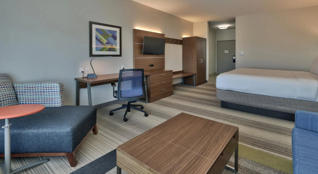 Двухместный люкс Holiday Inn Express & Suites Houston East - Beltway 8 by IHG