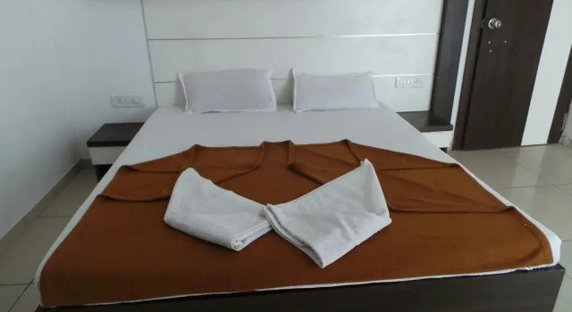 Hotel Sai Shriyash, Shirdi, Забронировать Отель Ширди штат Махараштра, рядом с Железнодорожный вокзал Сайнагар