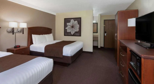 Номер Standard AmericInn by Wyndham Ironwood