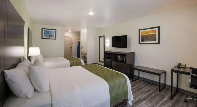 Четырёхместный номер Standard Quality Inn & Suites Clayton, NM
