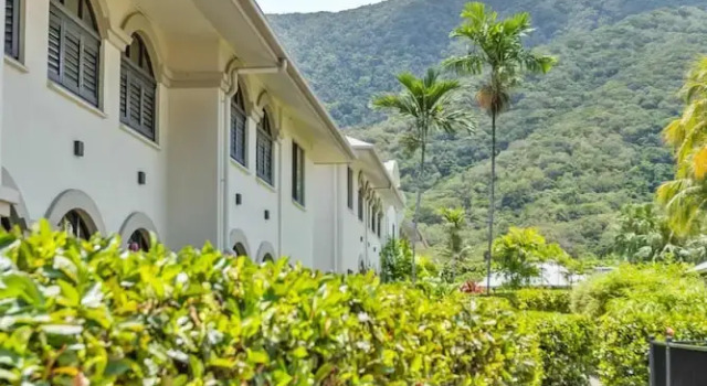Palm Cove Studio Pools Spa Bar, Забронировать Курортный отель Отели Cairns Beaches с парковкой, Парковка