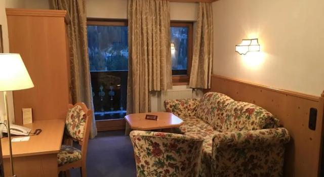 Полулюкс Hotel Karl Schranz
