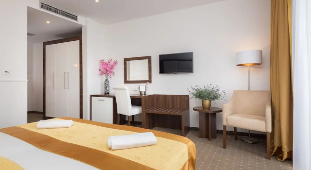 Perla Resort, Забронировать Курортный отель Отели Рогозница с завтраком, Завтраки