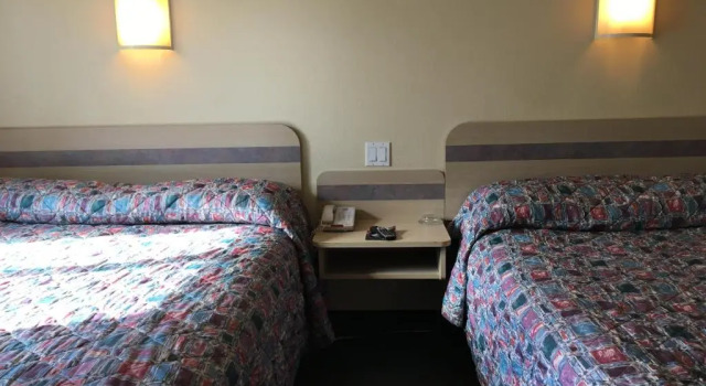 Четырёхместный номер Standard Motel 6-Portland, OR - North