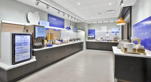 Holiday Inn Express & Suites Okemos - University Area by IHG