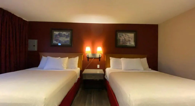 Четырёхместный номер Standard Sahara Courtyard Inn & Suites Osoyoos