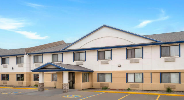 Travelodge by Wyndham Fargo, Забронировать Отель Фарго штат Северная Дакота, рядом с Roger Maris Museum