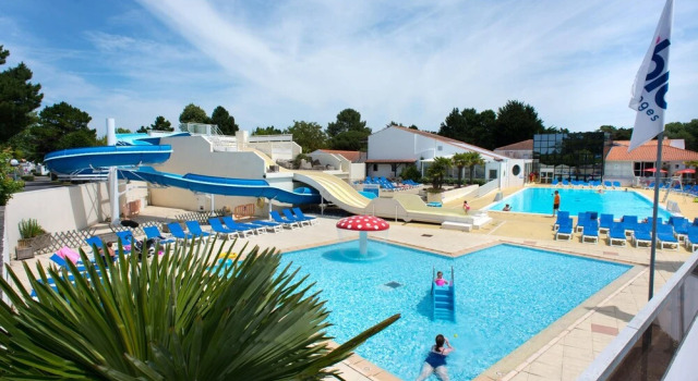 Bungalow With 3 Bedrooms in Saint-jean-de-monts, With Shared Pool and Furnished Garden - 2 km From the Beach