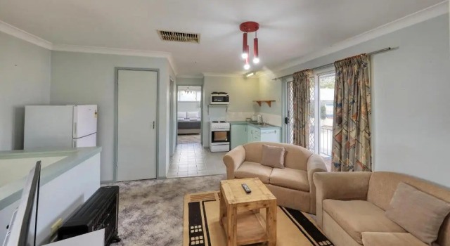Апартаменты с 3 комнатами Cowra Motor Inn