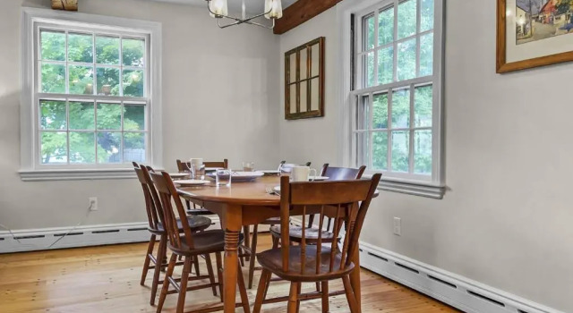 Hollyhock House, Buchen Sie Ferienhaus Hotels in New England mit Parkplatz, Parkplätze