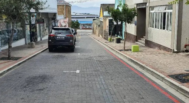 Апартаменты TinyApartment@Mosselbay - Entire 1 Bedroom Apartment Mossel Bay Central