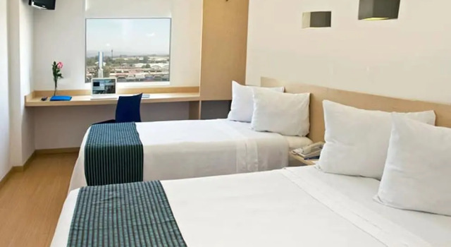 Habitación cuádruple Superior One Aguascalientes San Marcos