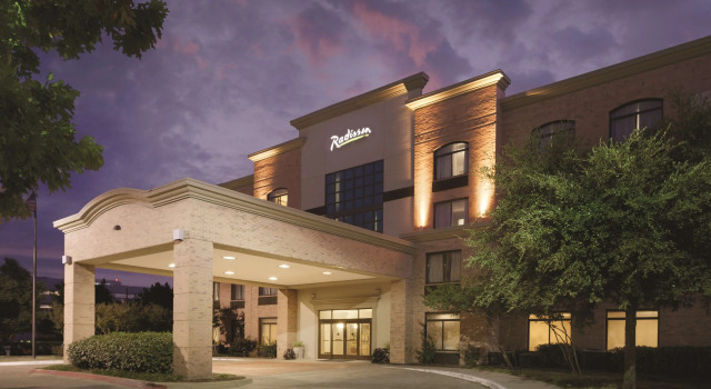 Pace Hotel Addison, Забронировать Отель Отели Эддисон с бассейном, Бассейн