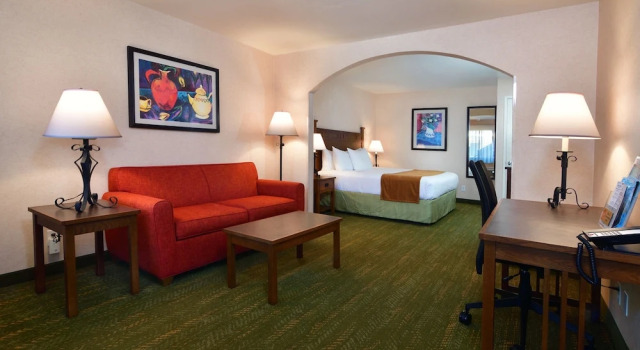 Люкс Lamplighter Inn & Suites at SDSU
