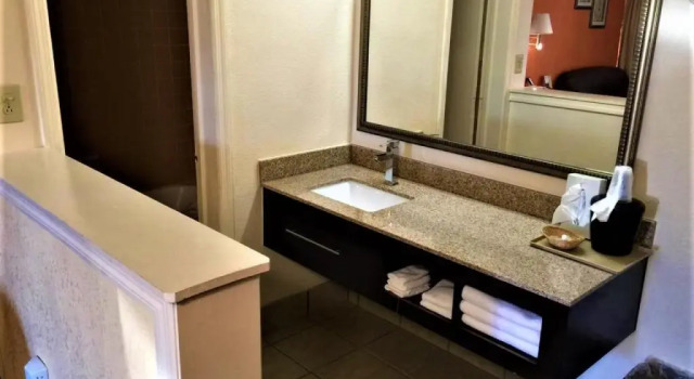 Четырёхместный номер Standard Budget Inn Conway