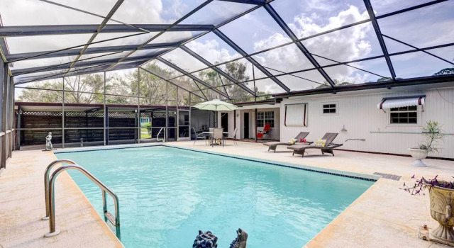 Коттедж 12 Mi to Beach: Home w/ Patio & Yard in Bradenton
