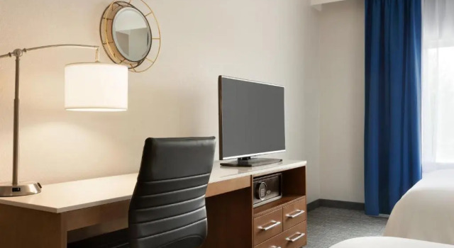 Номер Standard Spark By Hilton Ames