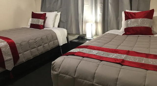 Апартаменты Executive Colonial Lodge Motel