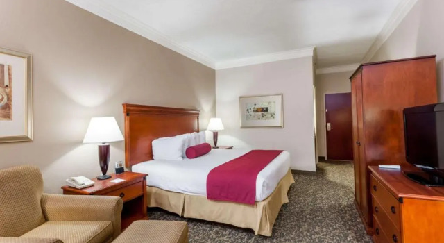 Люкс Deluxe Baymont by Wyndham Madisonville