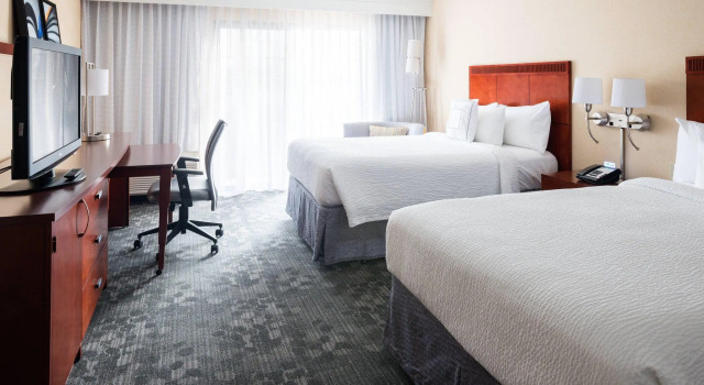 Четырёхместный номер Standard Courtyard by Marriott Portland Beaverton