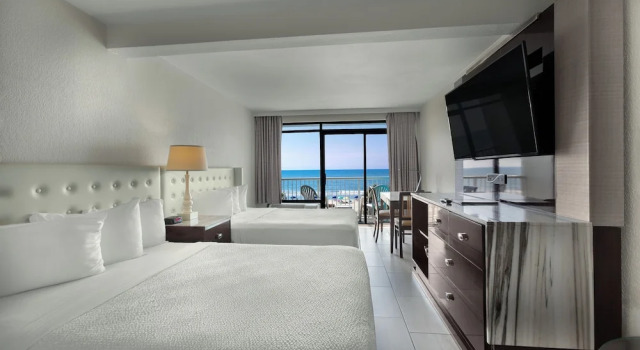 Четырёхместный номер Standard с балконом и с красивым видом из окна Captains Quarters Resort