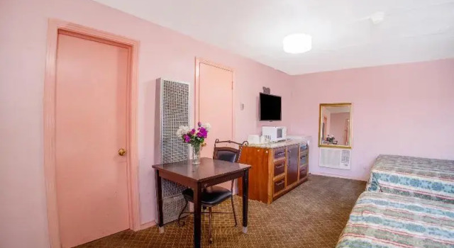 Четырёхместный номер Classic Sands Motel By OYO El Paso near Airport
