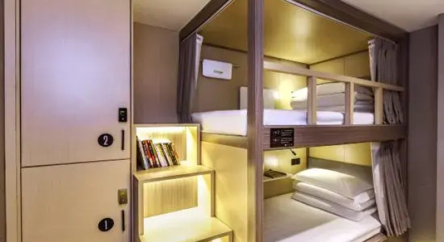 Кровать в общем номере (женский номер) Heye Youth Travel Homestay (Xi'an Huimin Street Bell Tower Subway Station)