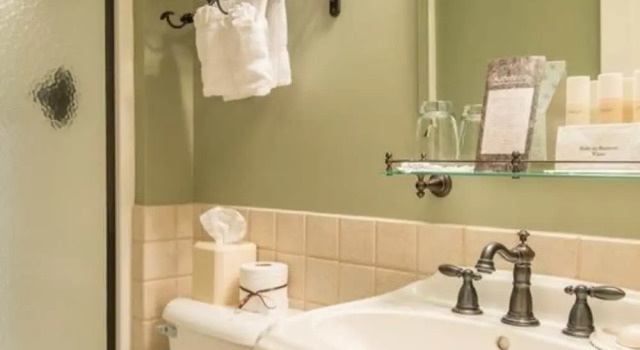 Четырёхместный номер Standard Brick Street Inn