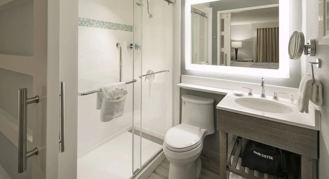 Двухместный номер Standard с балконом Crowne Plaza Ventura Beach by IHG