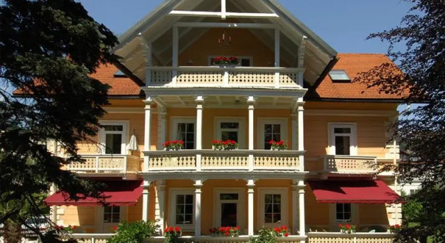 Seevilla Wienerroither, Забронировать Отель Отели Пёрчах-ам-Вёртерзе с парковкой, рядом с Congress Center Wörthersee, Парковка