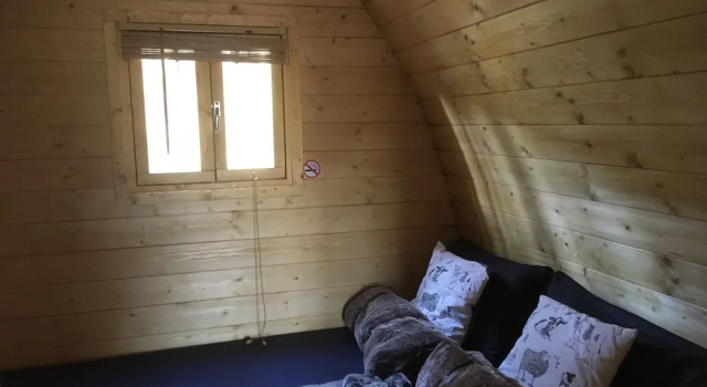 Broomhills Farm River Eco Pods, Забронировать Фермерский дом Фермерские дома Англии, Фермерский дом