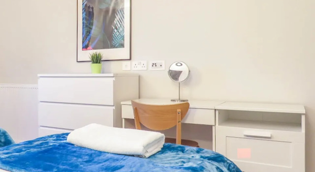 Номер Classic Tudors eSuites City Centre House