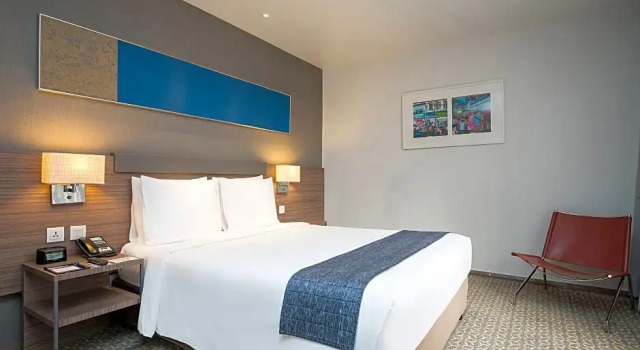 Двухместный номер Standard с балконом Holiday Inn Express Bangkok Sathorn by IHG