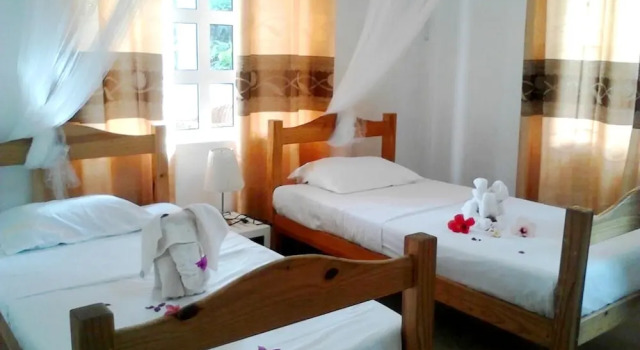 Villa with 3 Bedrooms in Pointe Aux Piments, with Wonderful Mountain View, Private Pool, Furnished Terrace, Rezervovat Vila Hotely v Pointe aux Piments s parkováním, Parkování