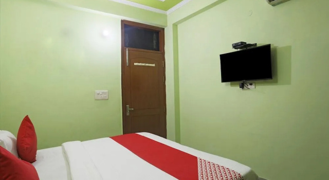 Krishna Residency By OYO Rooms, Забронировать Отель Нойда штат Уттар-Прадеш