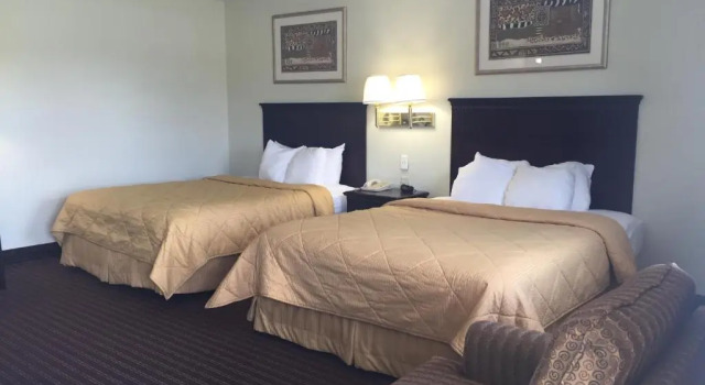 Четырёхместный номер Standard Budget Inn - Farmington