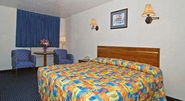 Holiday Inn Express Brevard City Center by IHG, Забронировать Отель Бревэрд Северная Каролина, рядом с Бревардский колледж