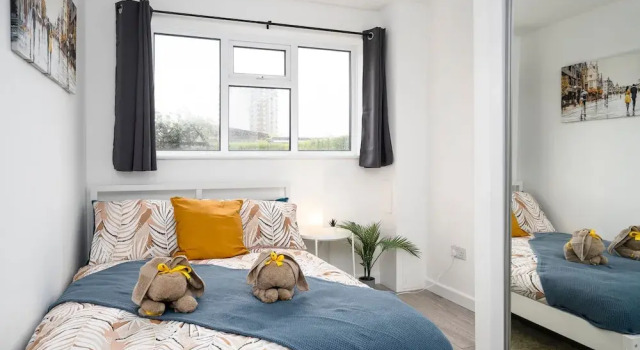 Коттедж Modern 4 Bed House-free Parking