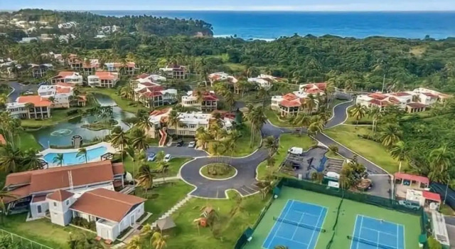 Коттедж Giovanni Beachfront Community w Pools