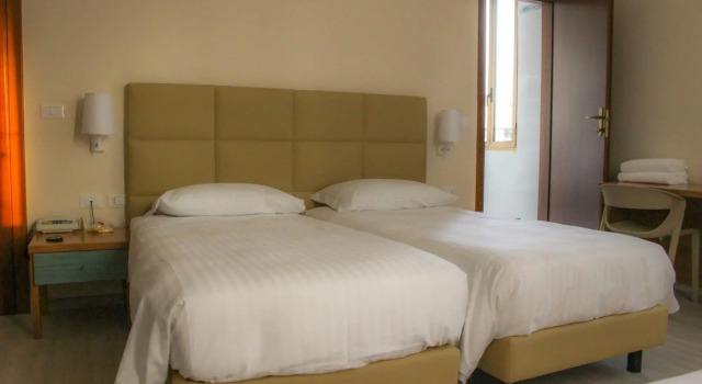 Hotel Villa Azzurra-NEW, Забронировать Отель Отели провинции Болоньи с парковкой, Парковка