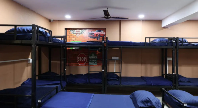 Кровать в общем номере Wee care hostel and dormitory