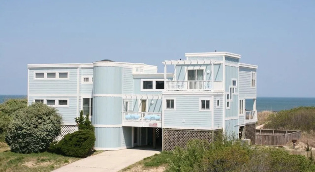 PiraSea - 6 Br home by RedAwning