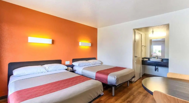 Четырёхместный номер Standard Hotel B5 -Watsonville