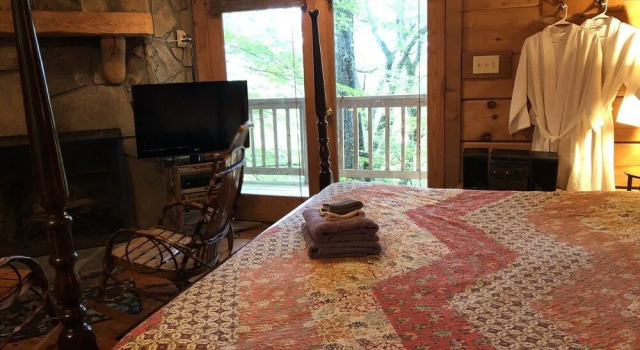 Gatlinburg Mountain Magic Hot Tub Cabins