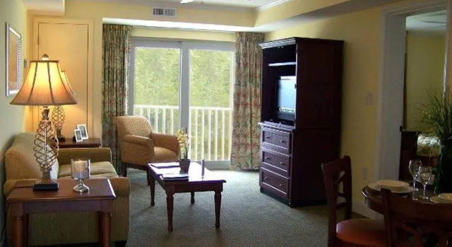 Четырёхместный номер Standard Litchfield Beach & Golf Resort